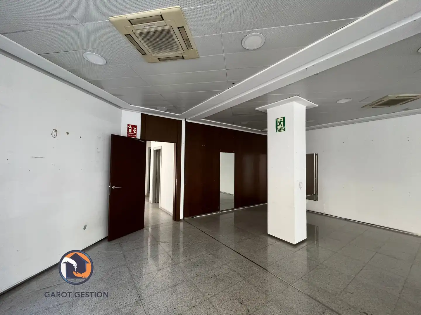 Commercial properties for sale in San Fernando de Henares  with Air Conditioner and Internet