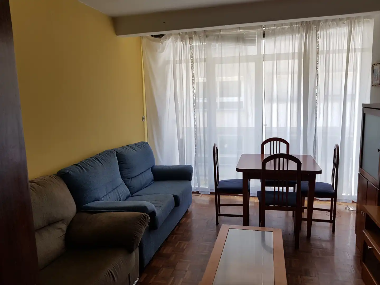 Sala d'estar de Pis en venda en Santiago de Compostela  amb Calefacció, Moblat i Forn