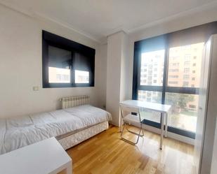 Bedroom of Flat to rent in  Madrid Capital  with Swimming Pool, Furnished and Washing machine