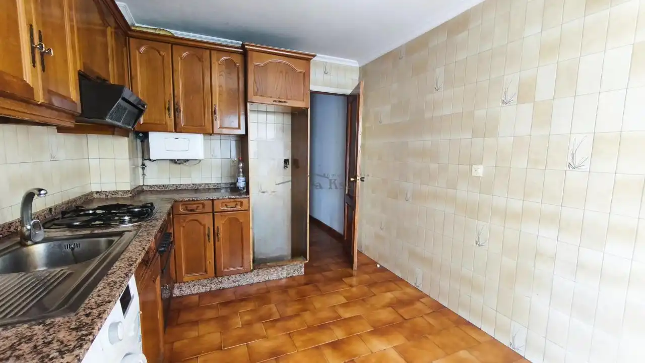 Kitchen of Flat for sale in Ourense Capital   with Heating, Parquet flooring and Storage room