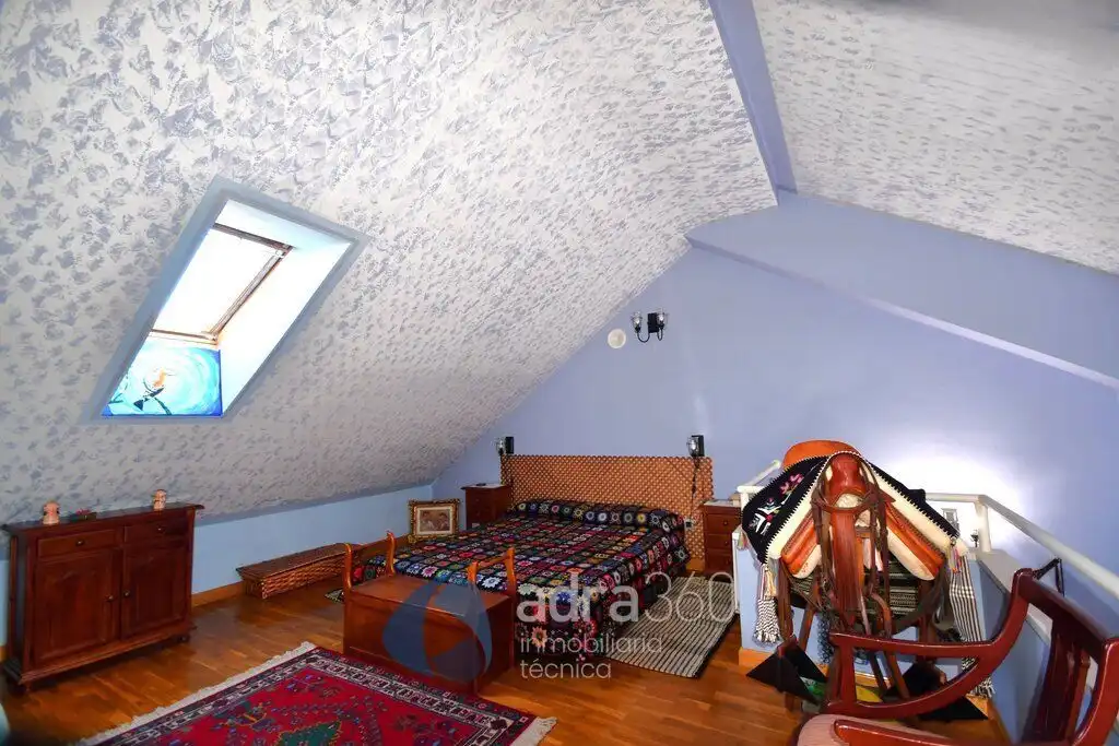 Habitación de Casa adosada en venta en Lardero con Calefacción, Terraza y Trastero
