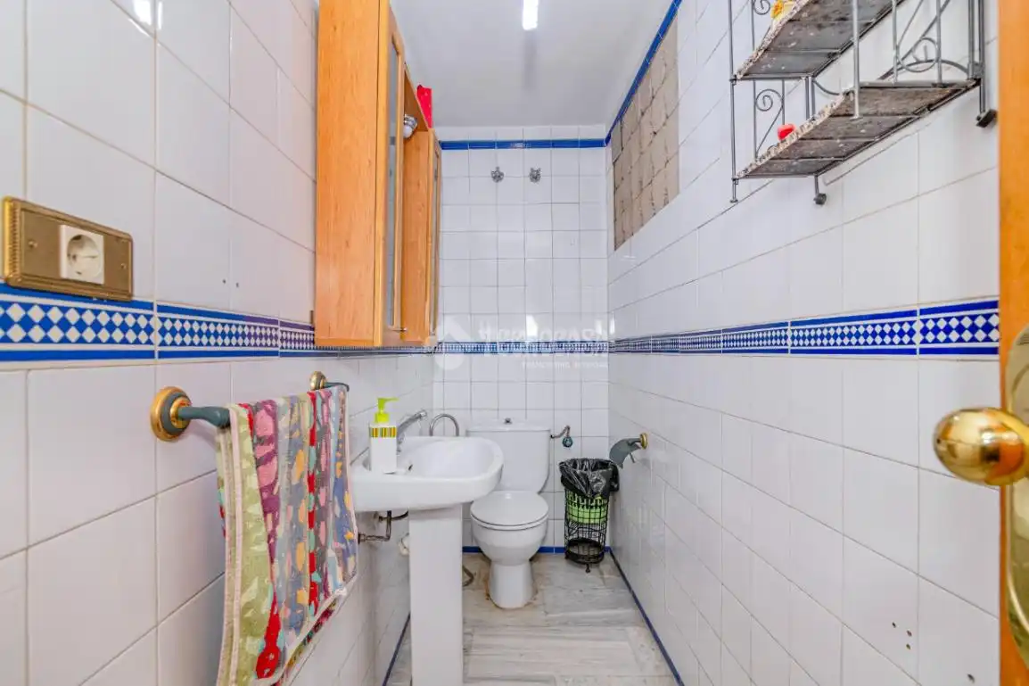 Bany de Casa adosada en venda en La Zubia amb Terrassa i Piscina comunitària