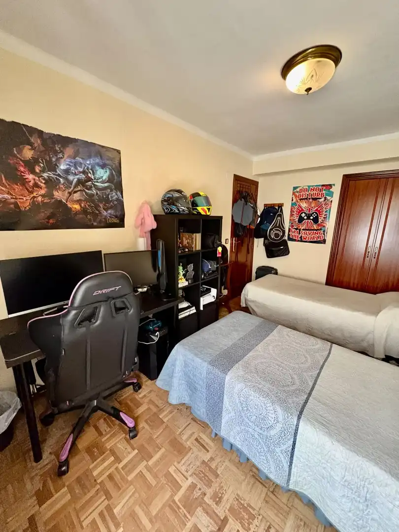Bedroom of Flat for sale in Sevilla  with Air Conditioner and Heating