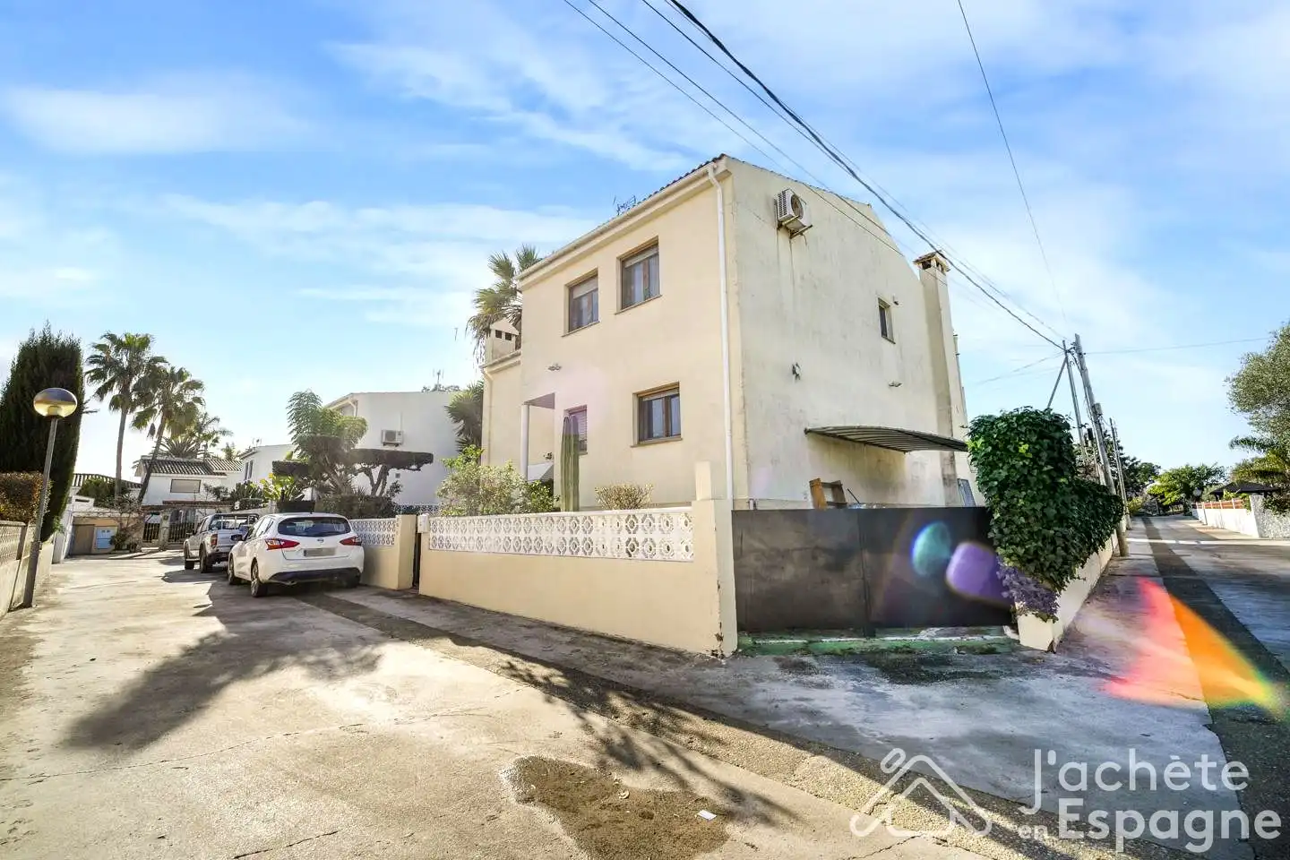 Vista exterior de Casa o xalet en venda en Vinaròs amb Aire condicionat, Jardí privat i Terrassa