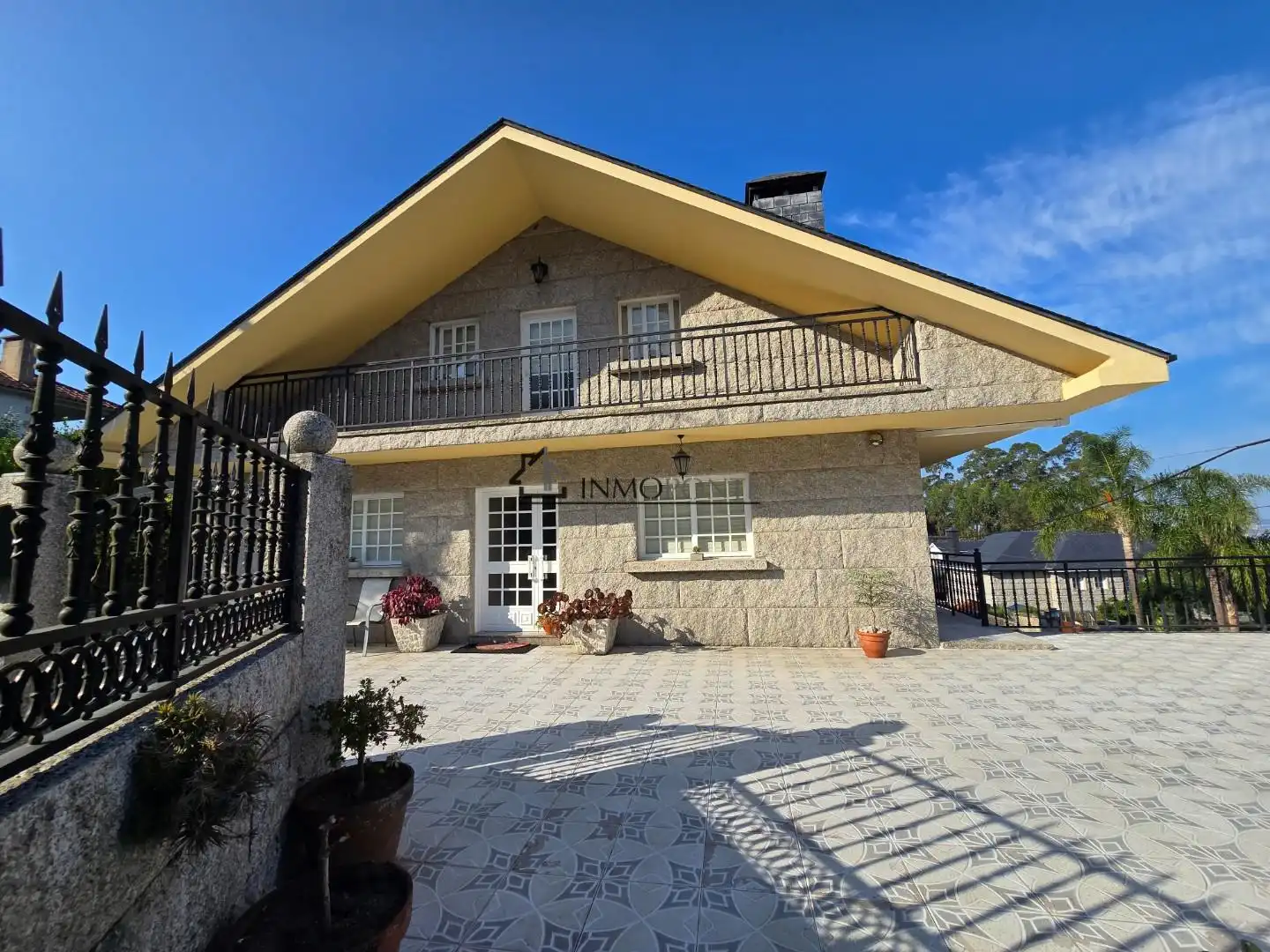 Vista exterior de Casa o xalet en venda en Pontevedra Capital  amb Calefacció, Jardí privat i Terrassa
