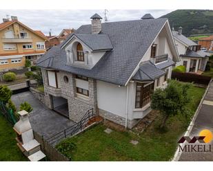 Vista exterior de Casa o xalet en venda en Santoña amb Calefacció, Jardí privat i Parquet