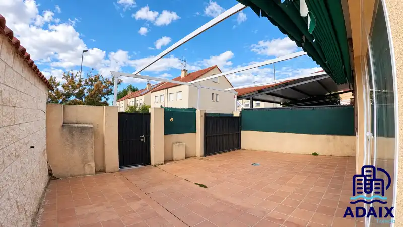 Parking of Detached homes for sale in Camarenilla, Toledo