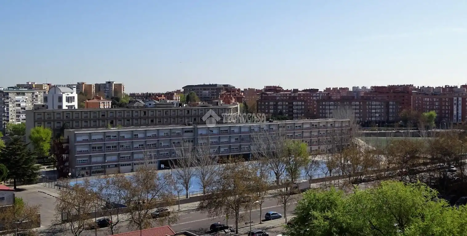 Vista exterior de Piso en venta en Madrid