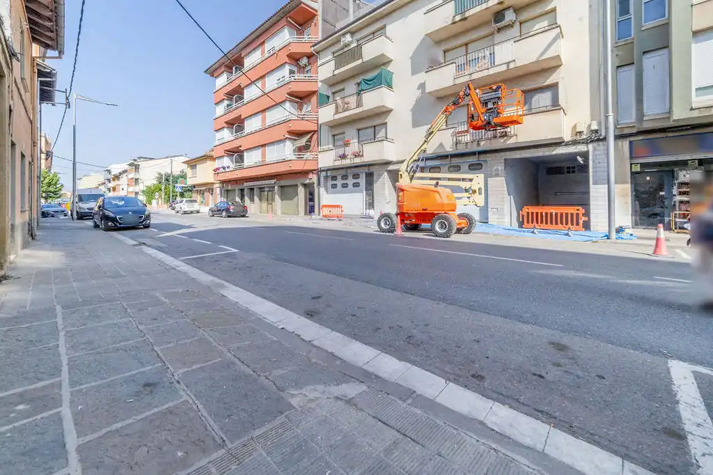 Exterior view of Office for sale in Manlleu