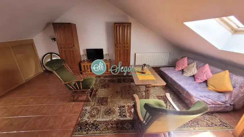 Sala d'estar de Casa o xalet en venda en Segovia amb Calefacció, Parquet i Terrassa