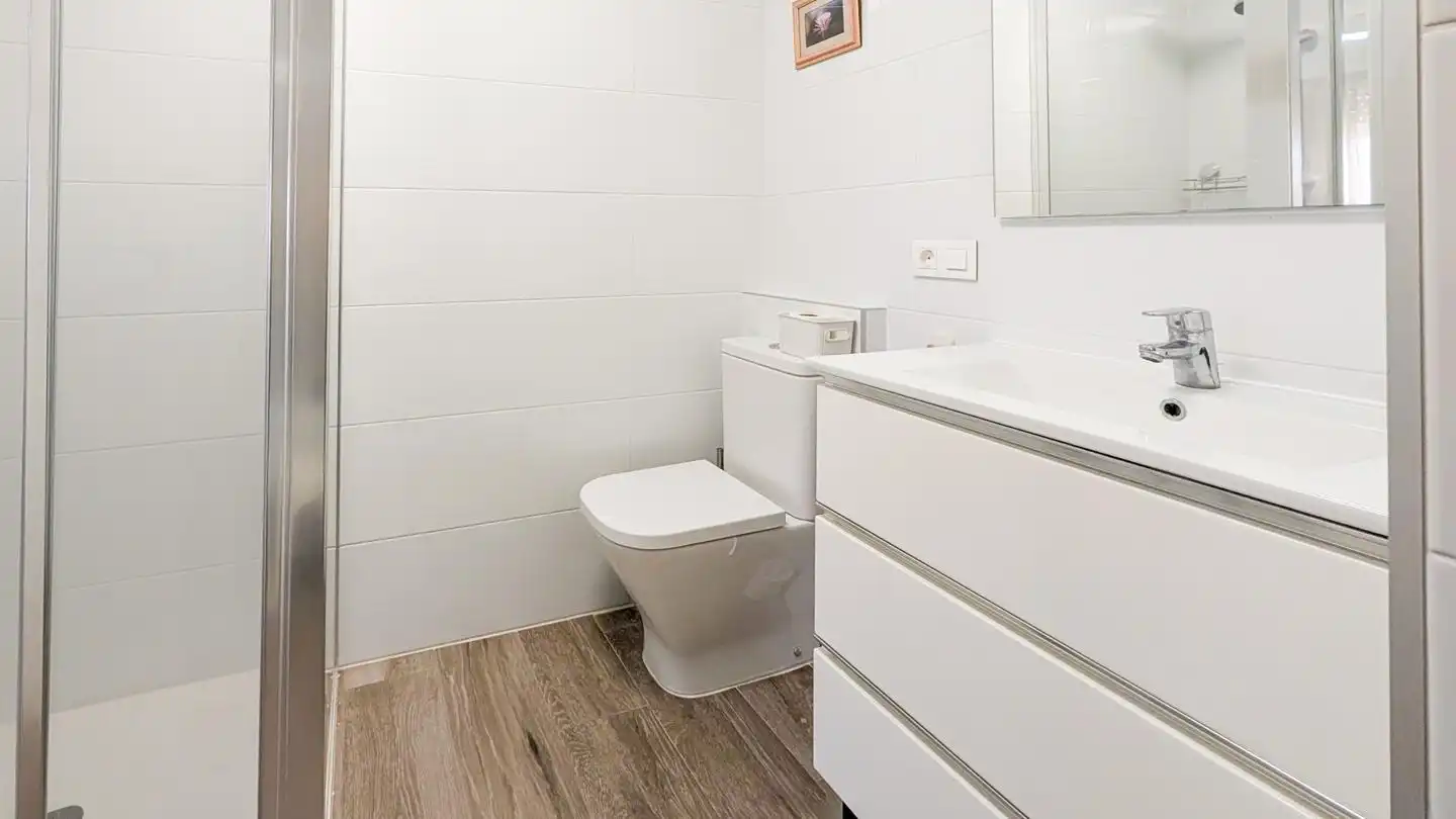 Badezimmer von Wohnung zum Verkauf in Santa Pola mit Klimaanlage, Terrasse und Möbliert