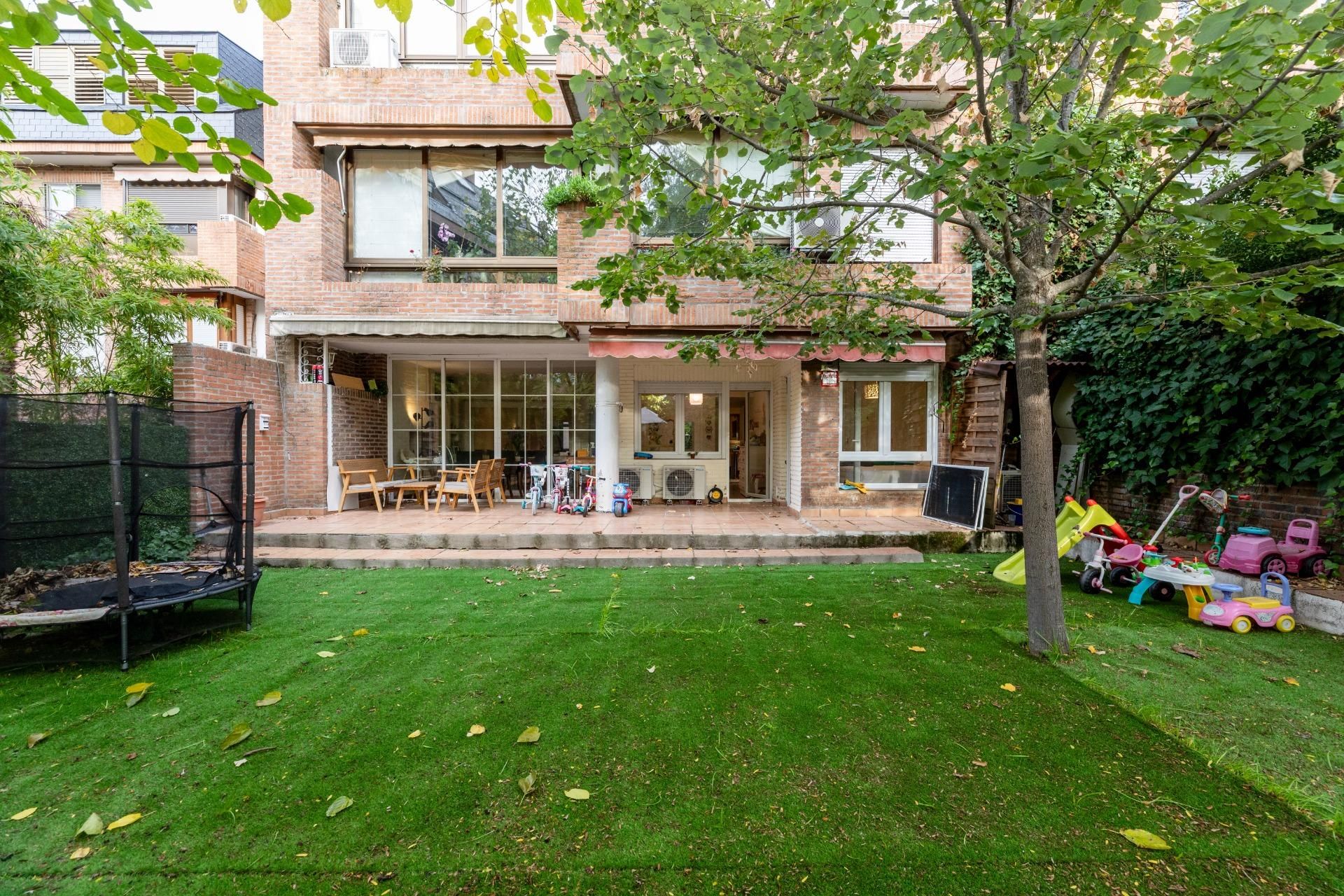 Jardí de Pis en venda en Las Rozas de Madrid amb Calefacció i Jardí privat