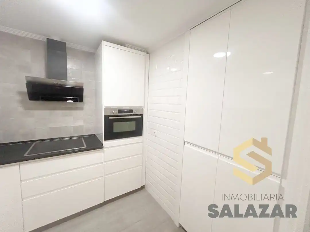 Cocina de Apartamento de alquiler en Bilbao  con Calefacción y Balcón