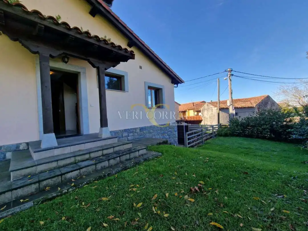 Außenansicht von Haus oder Chalet zum Verkauf in Llanes mit Heizung, Privatgarten und Terrasse