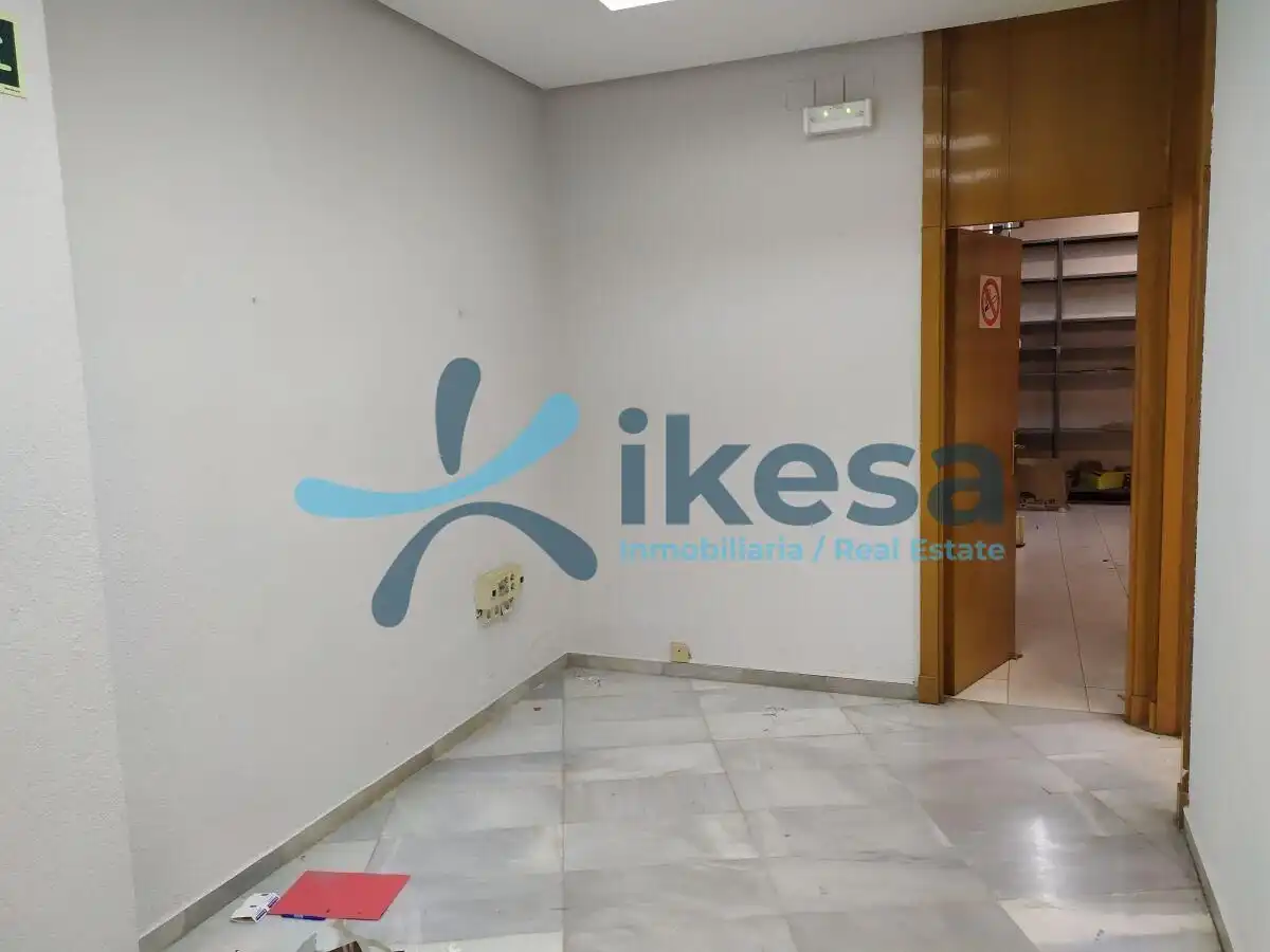Local en venta en Antequera