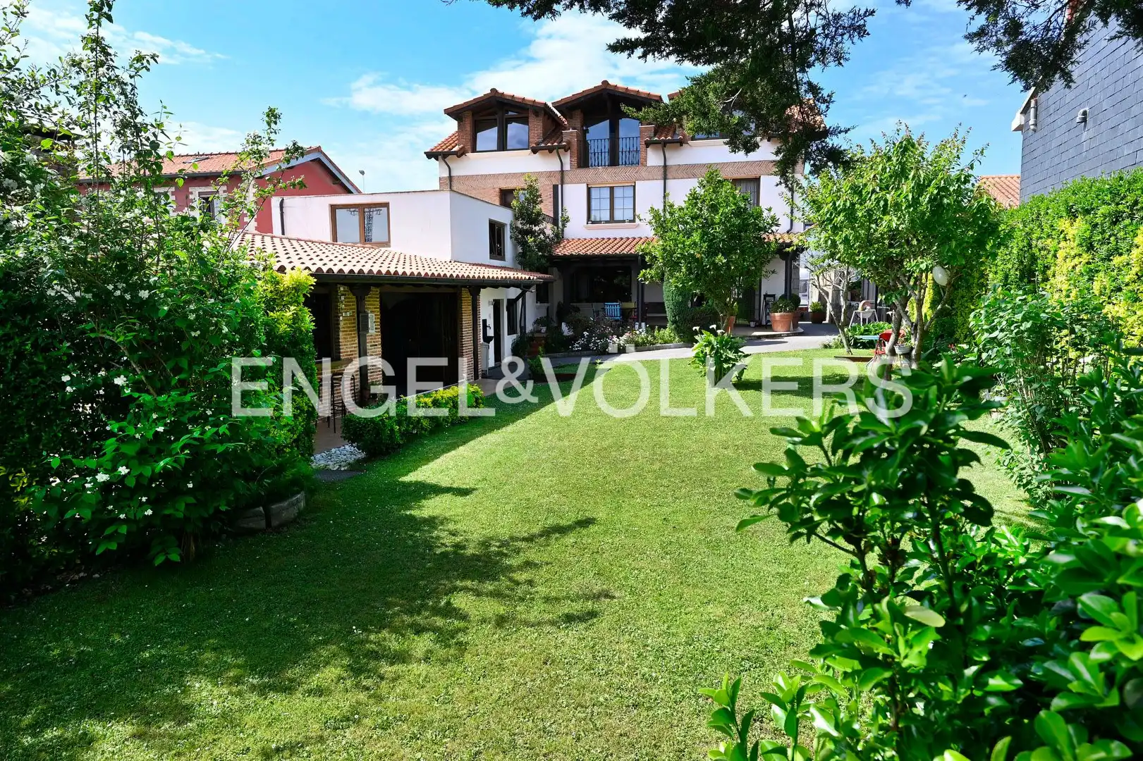 Jardí de Casa o xalet en venda en Santa Cruz de Bezana amb Calefacció, Jardí privat i Terrassa