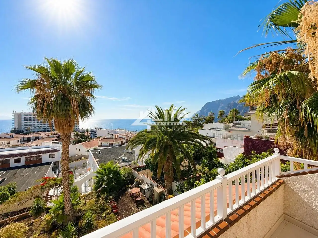 Vista exterior de Pis en venda en Santiago del Teide amb Jardí privat, Terrassa i Moblat