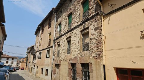 CASA ADOSADA CON JARDÍNHUERTO EN PRADOLUENGO  SIERRA DE LA DEMANDA
