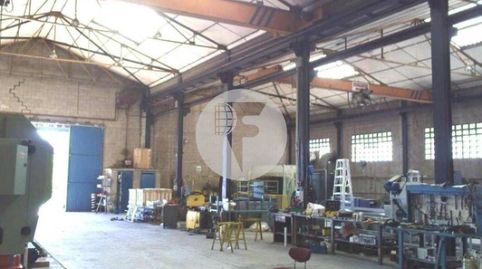 Nave industrial aislada con gran patrio perimetral.

La superficie total edificada es de 2.000 m² distribuidos en Planta Baja de, image 2
