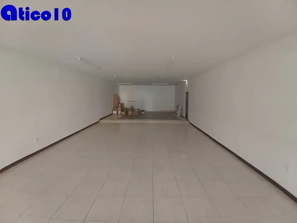 Local en venta en Oviedo 