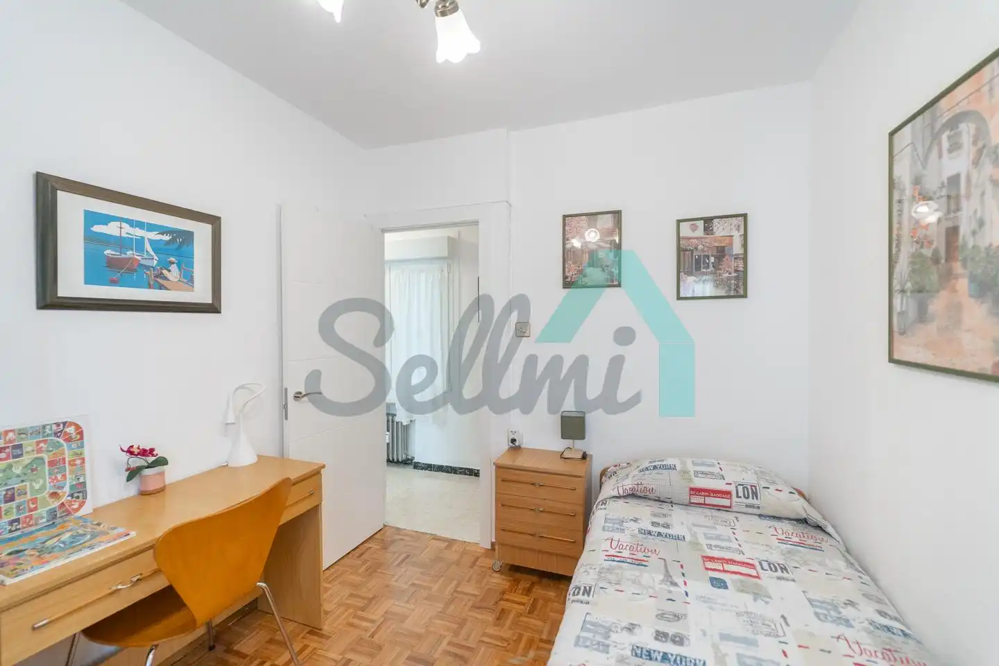 Bedroom of Flat for rent in Oviedo   with Heating, Parquet flooring and Furnished