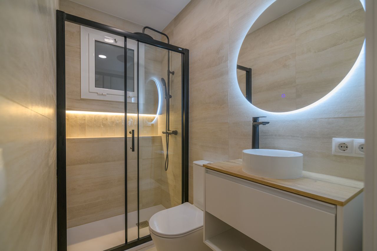 Bany de Pis en venda en L'Hospitalet de Llobregat amb Balcó