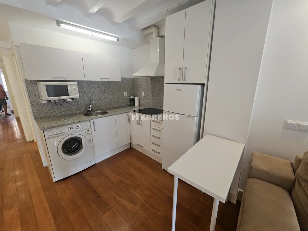 Cuina de Pis en venda en  Logroño amb Calefacció, Parquet i Moblat
