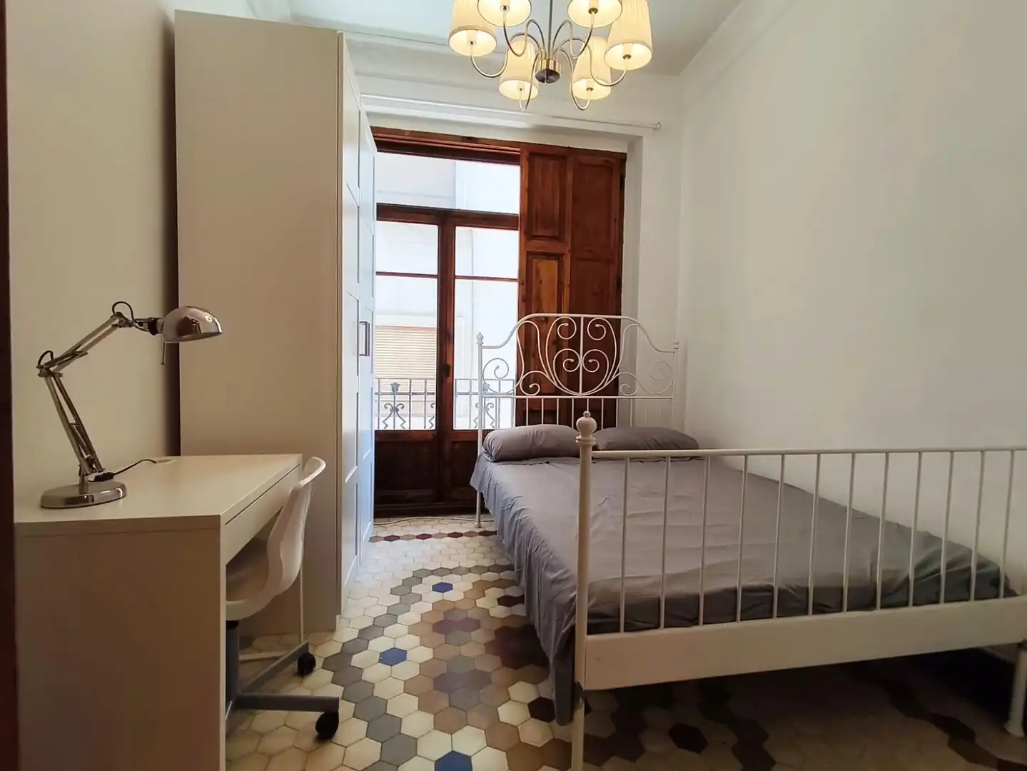 Schlafzimmer von Wohnung zur Miete in Valencia mit Klimaanlage, Heizung und Möbliert