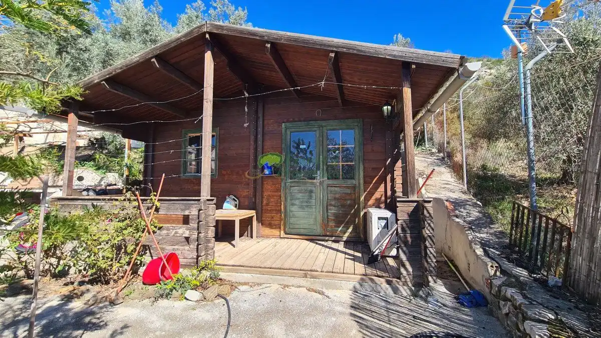 Vista exterior de Finca rústica en venda en Canillas de Albaida amb Aire condicionat, Calefacció i Jardí privat