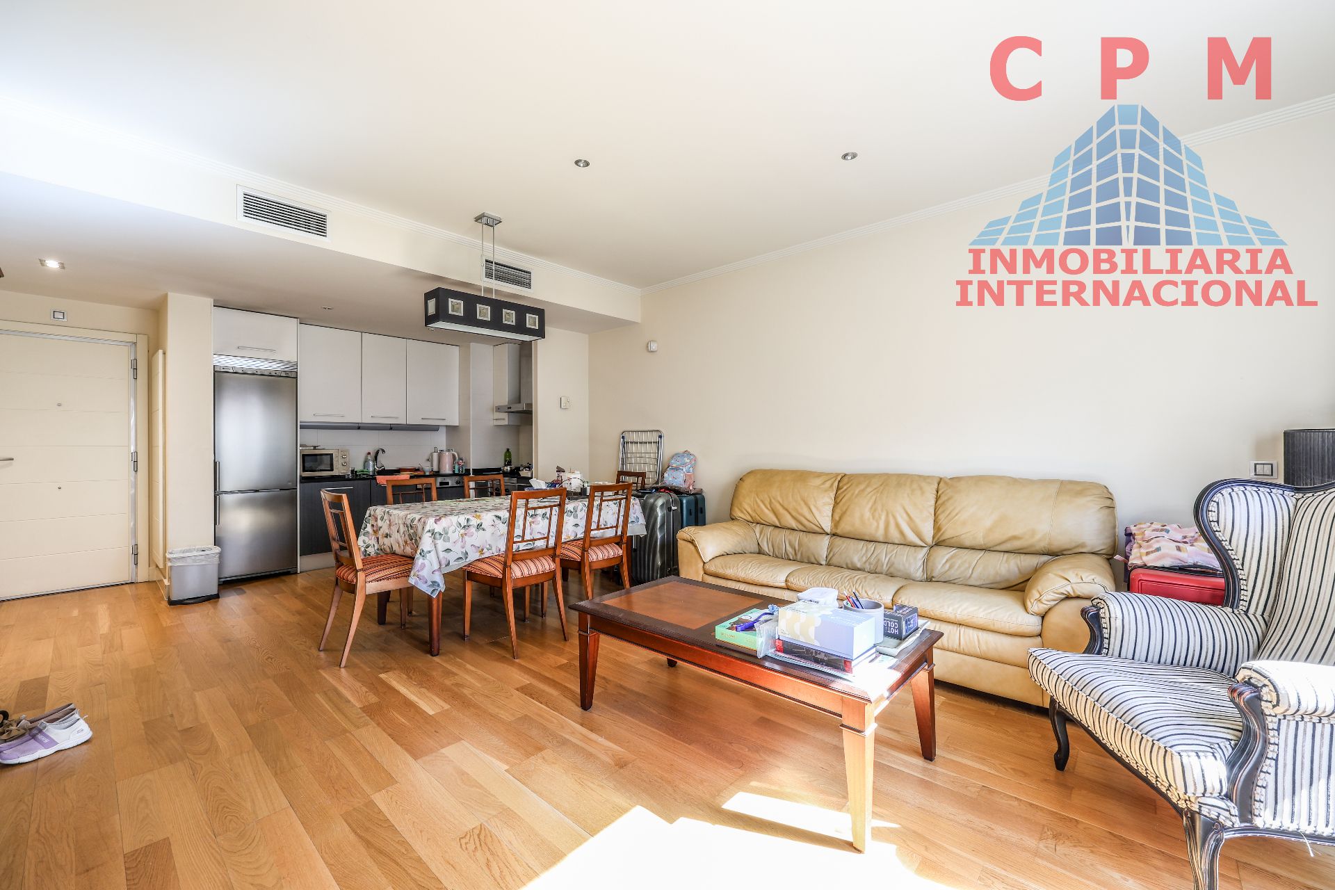 Living room of Flat to rent in  Madrid Capital  with Air Conditioner, Heating and Parquet flooring