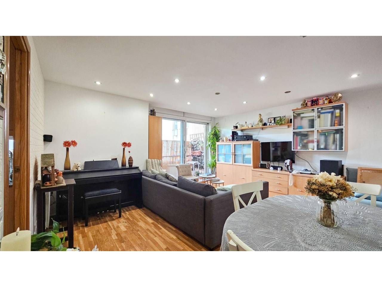 Exterior view of Flat for sale in  Barcelona Capital  with Balcony