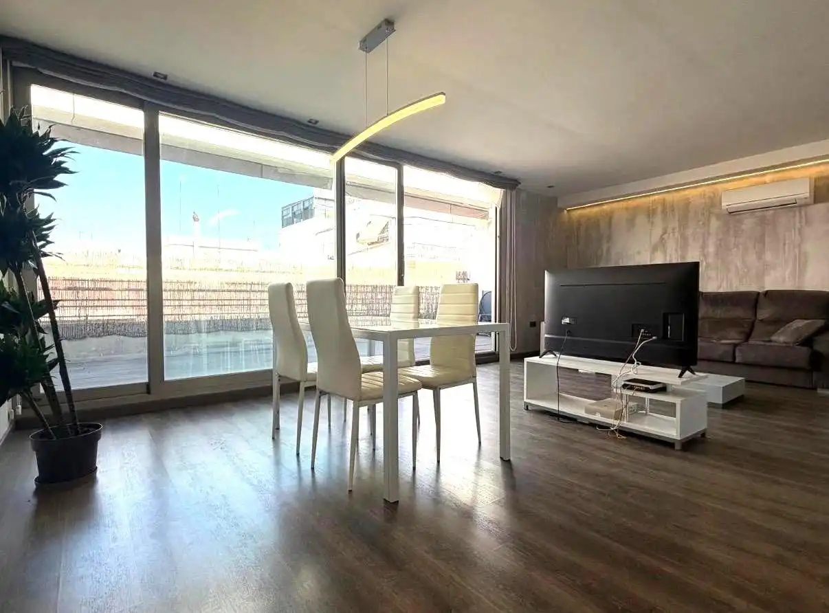Sala de estar de Ático en venta en Elche / Elx con Aire acondicionado, Terraza y Amueblado