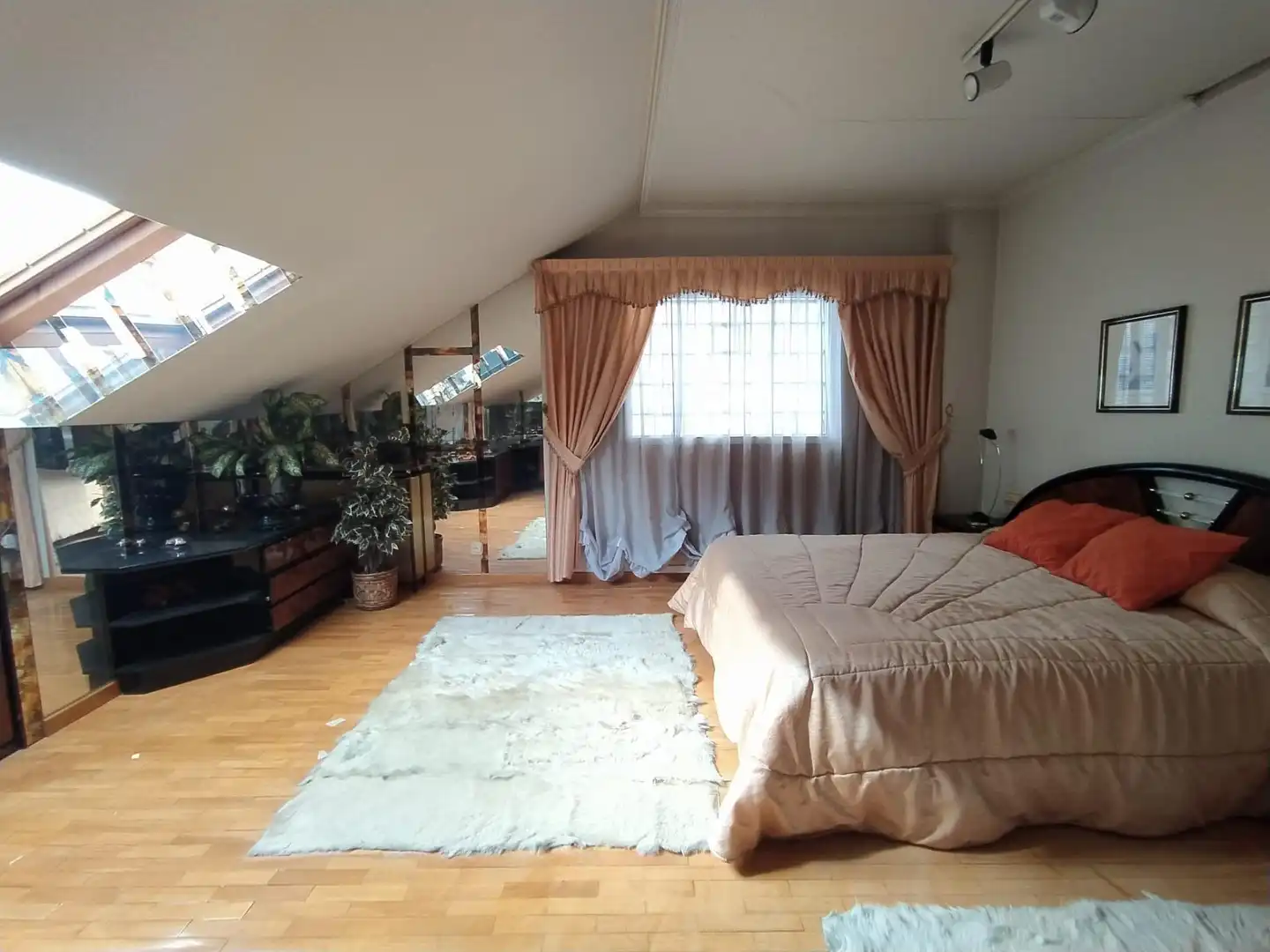 Habitación de Dúplex en venta en Ponferrada con Calefacción, Parquet y Trastero