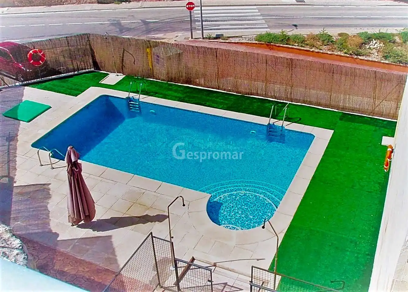 Piscina de Casa adosada en venda en Belmonte de Tajo amb Calefacció, Jardí privat i Terrassa
