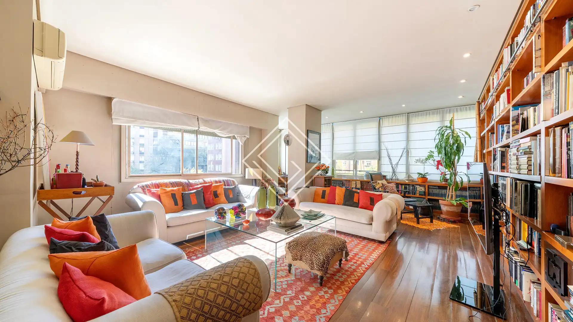 Living room of Flat for sale in  Madrid Capital  with Heating, Private garden and Terrace