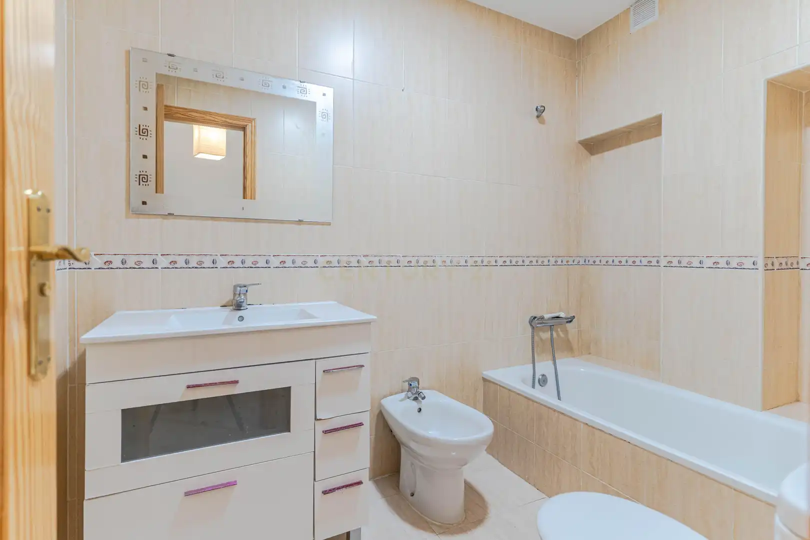 Badezimmer von Wohnungen zum Verkauf in Pulianas mit Balkon