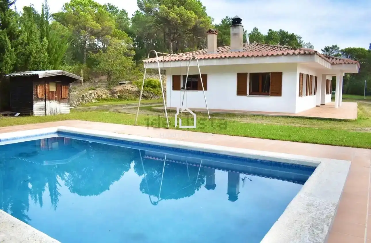 Casa con piscina en venta en Llambilles, imagen 2