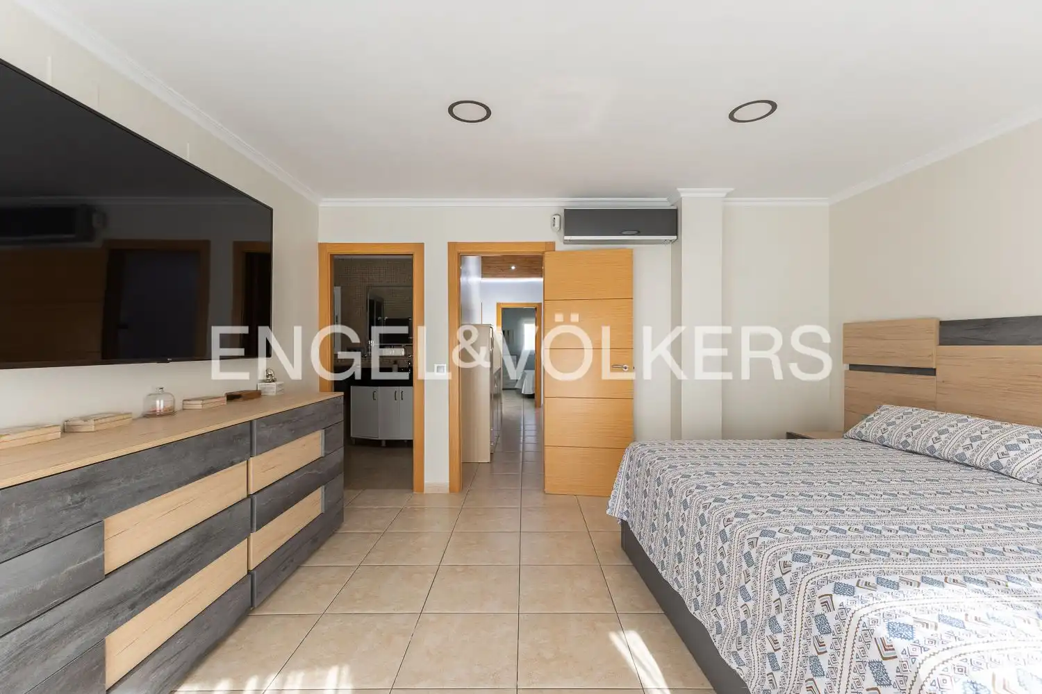 Bedroom of Houses for sale in La Pobla de Vallbona  with Air Conditioner, Heating and Terrace