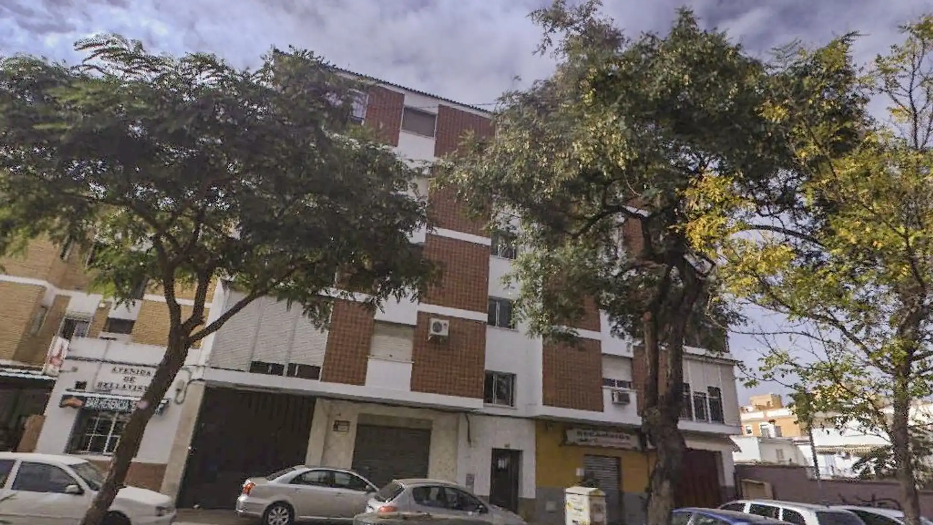 Vista exterior de Piso en venta en  Sevilla Capital con Balcón