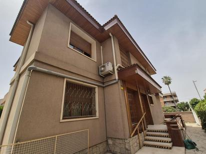 Vista exterior de Casa o xalet en venda en Elda amb Aire condicionat i Terrassa