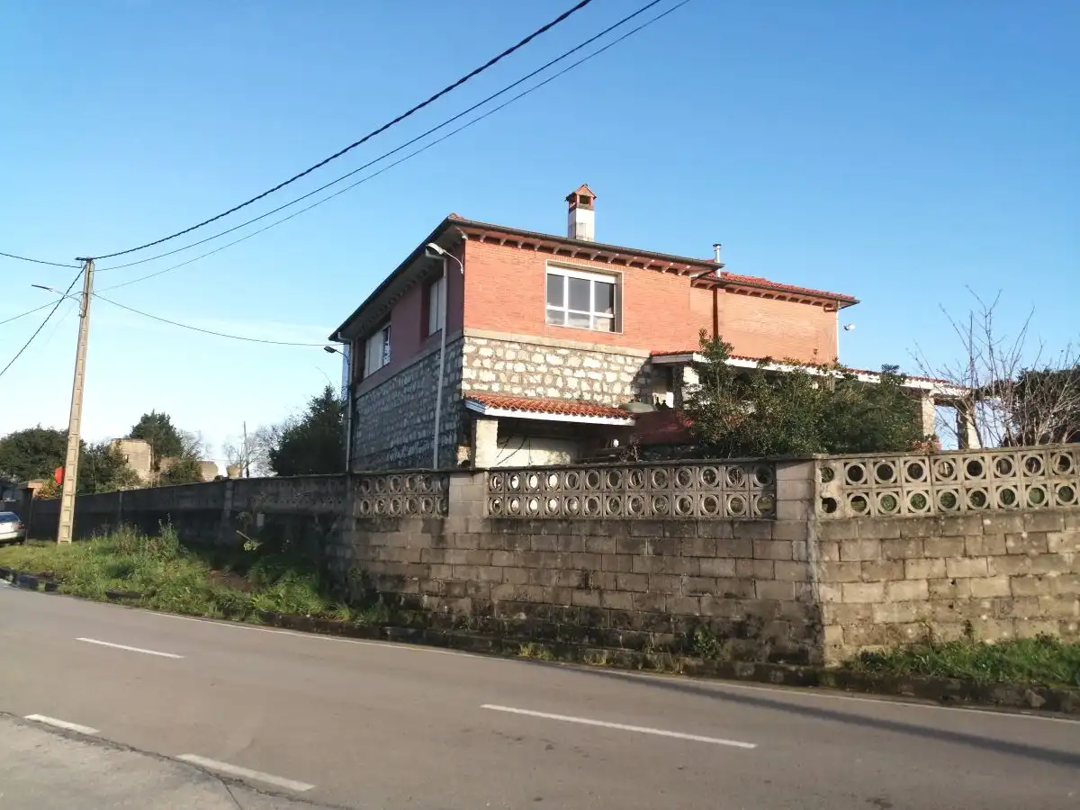 Vista exterior de Casa o xalet en venda en Polanco amb Calefacció, Terrassa i Traster