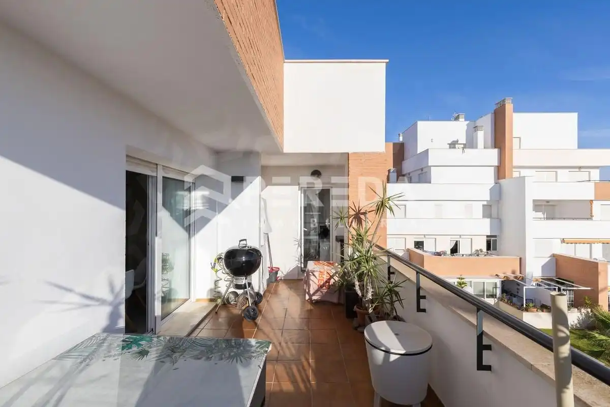 Terraza de Piso en venta en Roquetas de Mar con Aire acondicionado y Piscina comunitaria