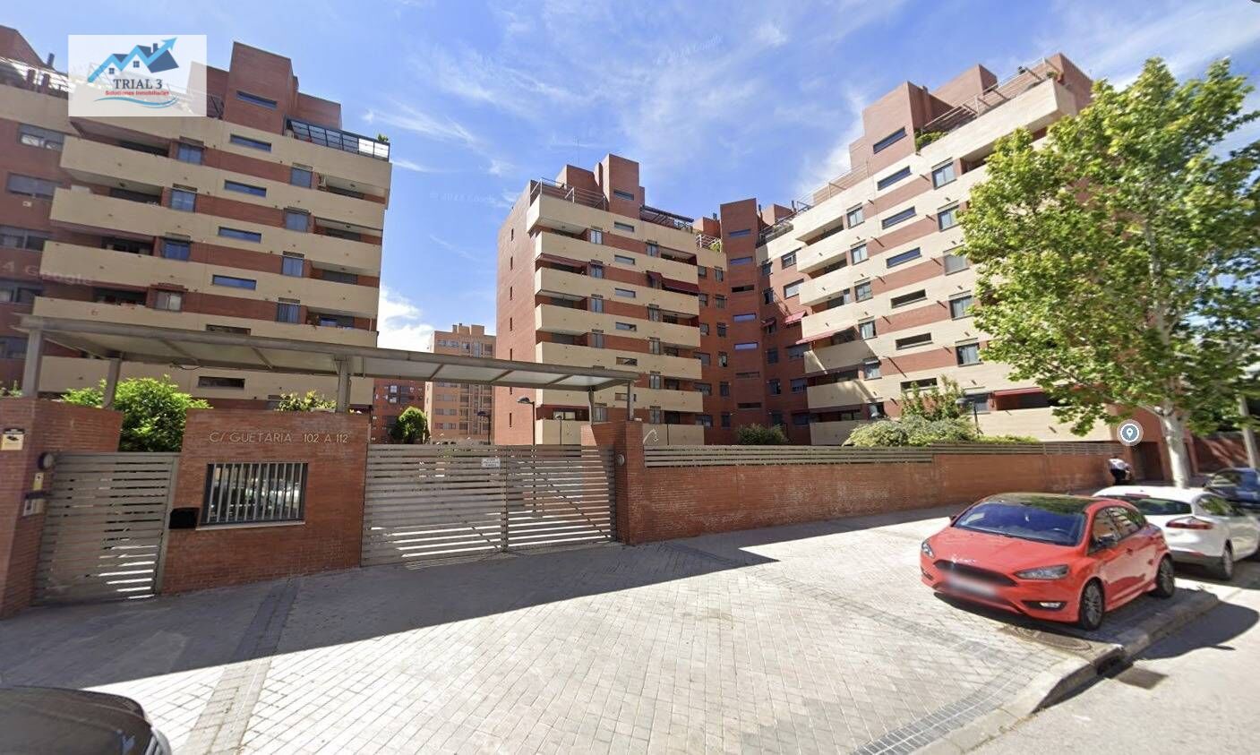 Vista exterior de Pis en venda en  Madrid Capital amb Jardí privat i Piscina comunitària