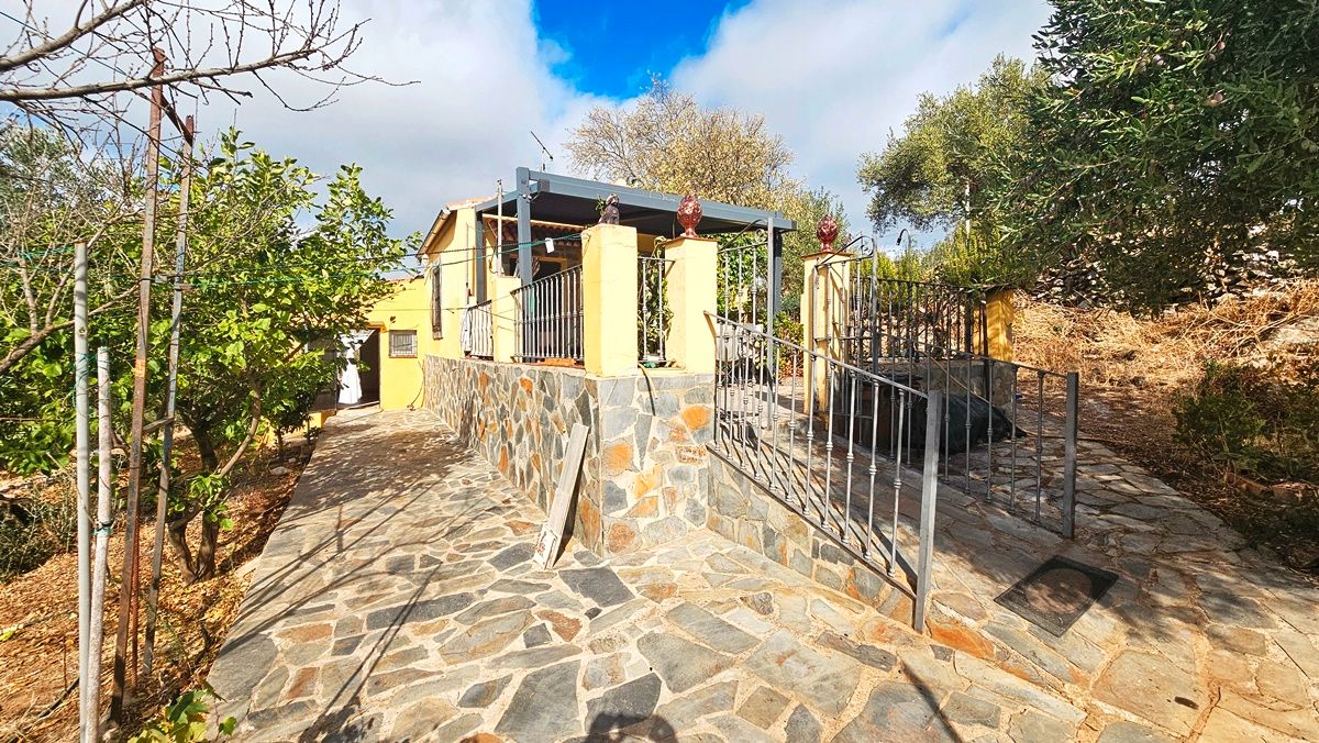 Exterior view of House or chalet for sale in Fuentes de León  with Private garden, Terrace and Storage room