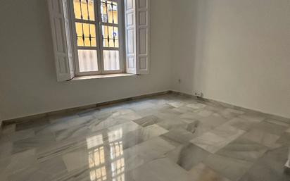 Dormitori de Oficina de lloguer en  Sevilla Capital amb Aire condicionat, Calefacció i Balcó