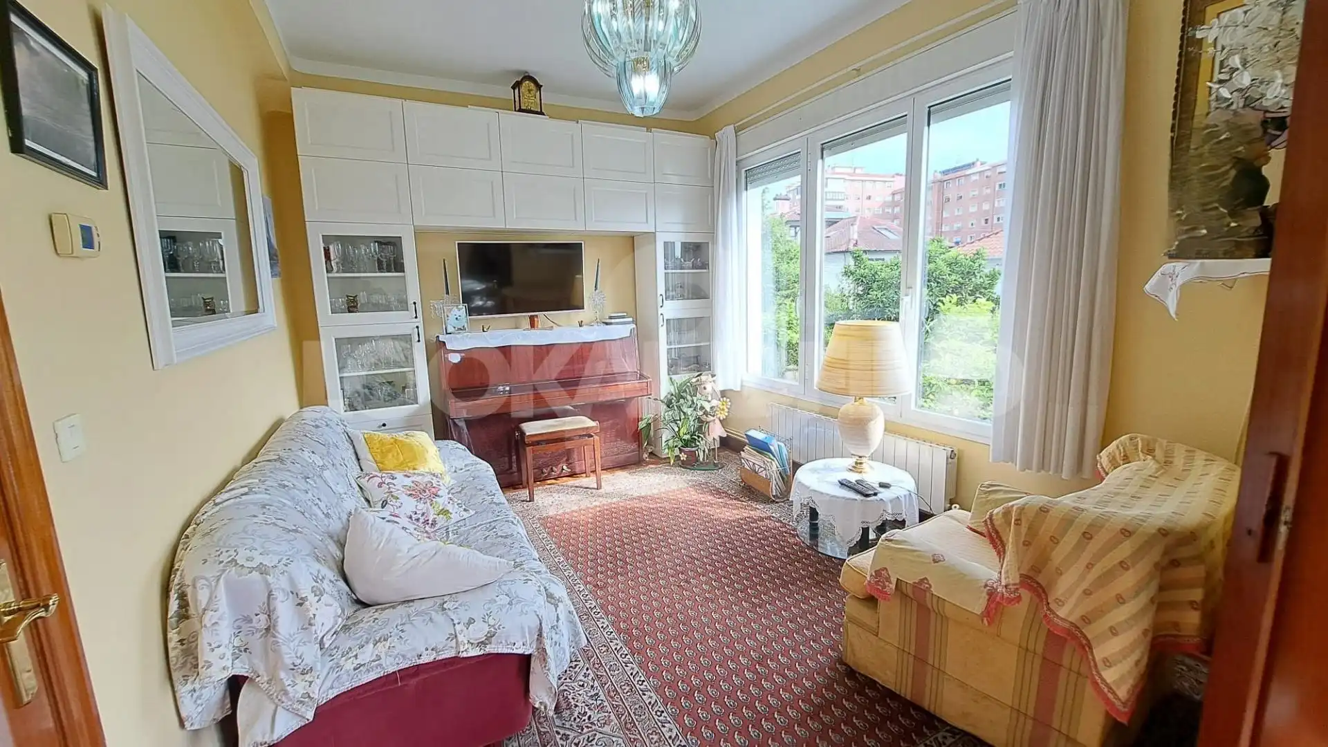 Sala d'estar de Casa o xalet en venda en Bilbao  amb Calefacció, Jardí privat i Terrassa