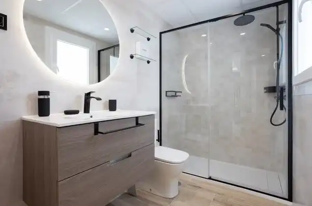 Baño de Ático en venta en Marbella con Aire acondicionado, Calefacción y Jardín privado