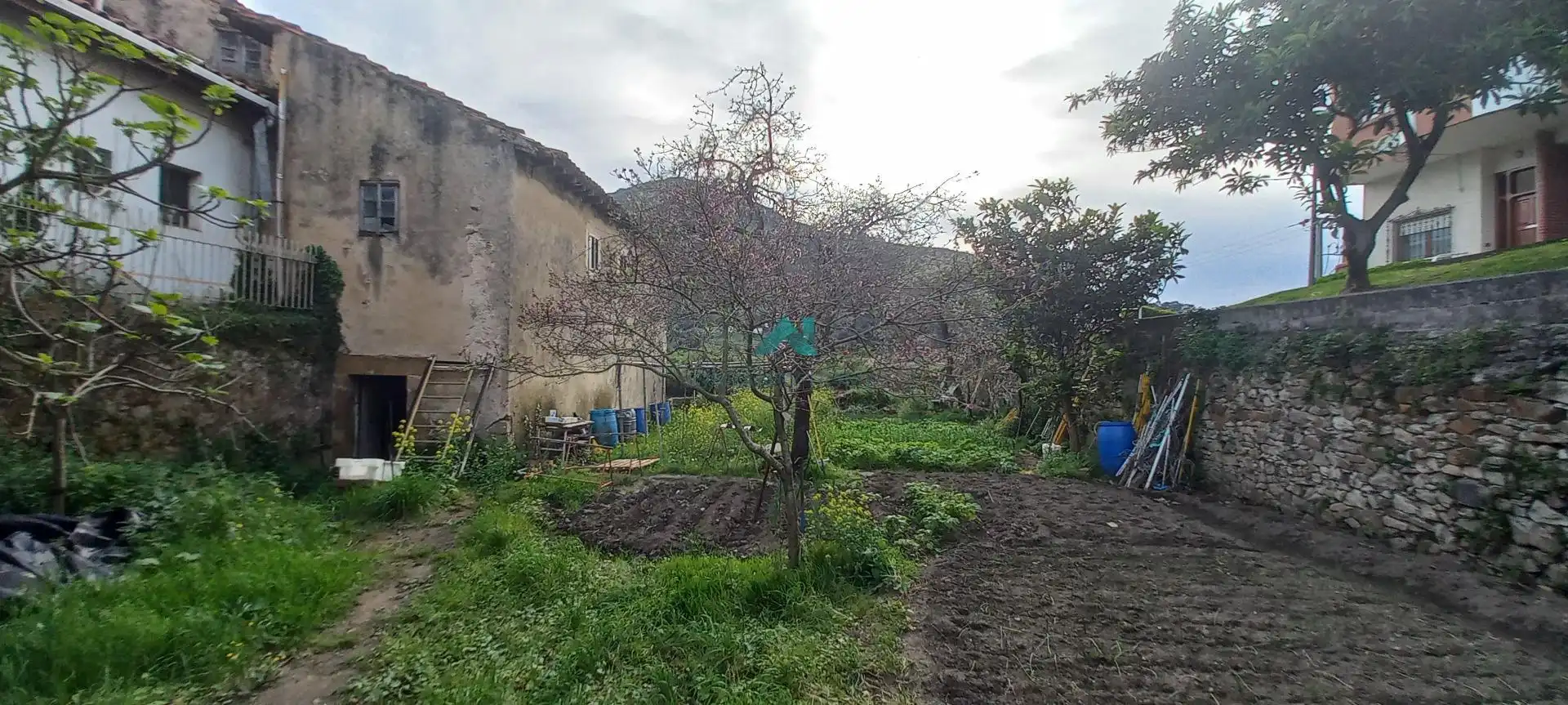 Finca rústica en venda en Limpias amb Jardí privat
