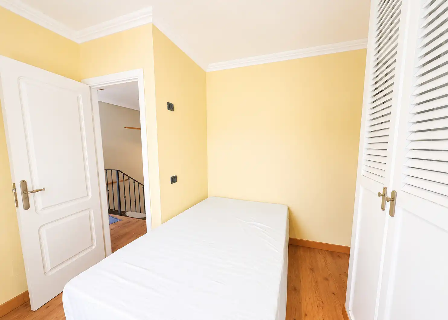 Habitación de Casa adosada en venta en Arico con Terraza, Amueblado y Lavadora