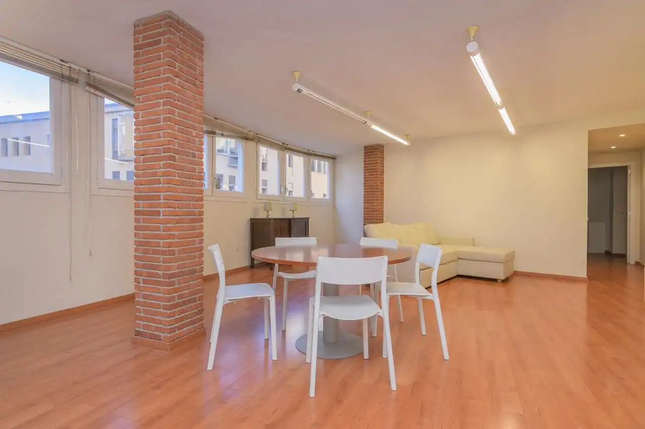 Office space with lift for sale in Passeig de la República, imagen 2